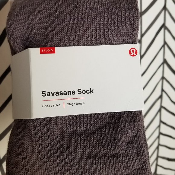 NWT lululemon savasana socks frosted mulberry - Picture 10 of 10